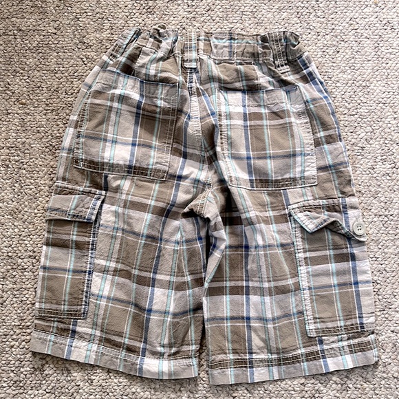 Old Navy Size 8, Boy, plaid cargo short, EUC - Picture 7 of 8